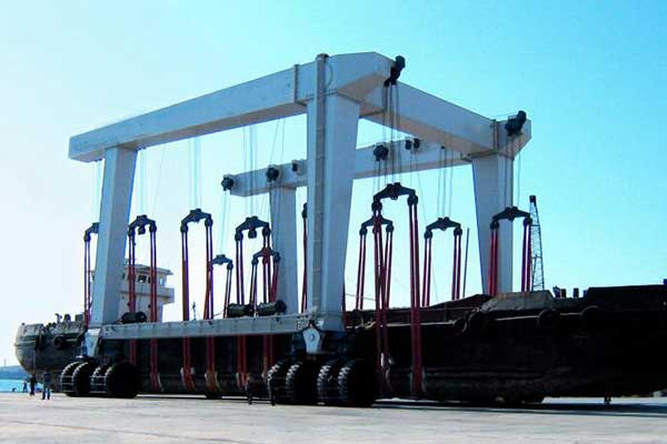500噸游艇搬運(yùn)起重機(jī)
