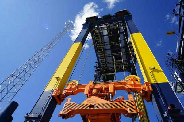 港口集裝箱跨運車