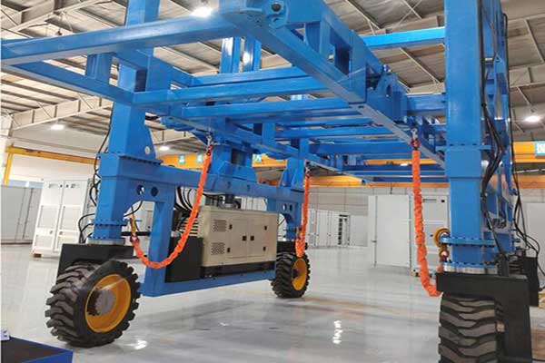 儲能電池集裝箱搬運(yùn)機(jī)